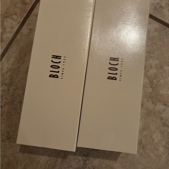 2 pairs of bloch pointe shoes!!! - Picture 2 of 2